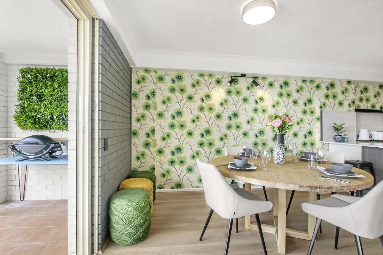 Canberra Heights Unit 2 35 Canberra Tce Kings Beach Caloundra 0*,  Austrálie