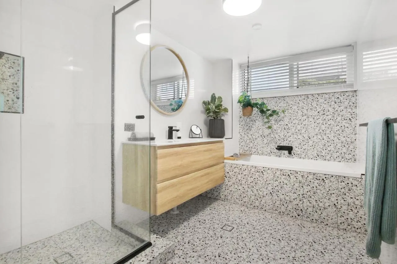 Canberra Heights Unit 2 35 Canberra Tce Kings Beach Caloundra Apartmán